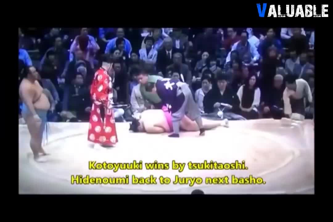 当两个150公斤的身体碰撞产生的效果是啥样？让相扑告诉你！