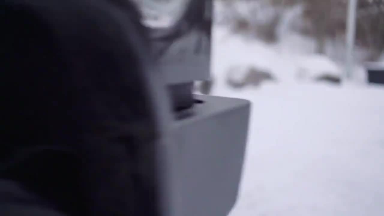 在冰天雪地的不毛之地，美女拳王陪你一起运动!
