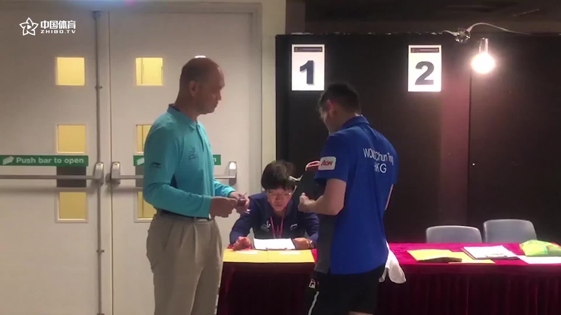 前方 | 男单头号种子现身 中国香港队黄镇廷赛前检录