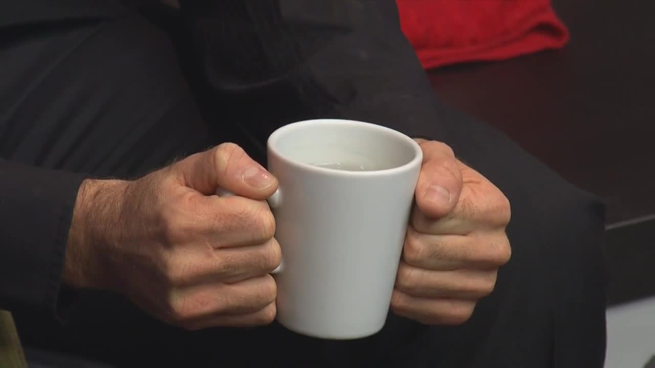 火箭-手冷可以，手感冷不行，手掌指尖都要暖暖，就靠这杯热水了