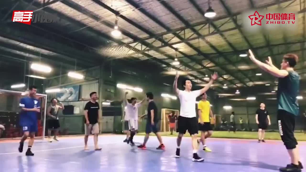 深夜足球！林俊杰演唱会踢球也成必备项目了？