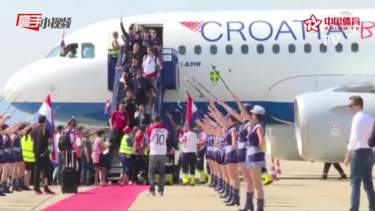 万人空巷！克罗地亚国家队回国55万球迷迎其凯旋