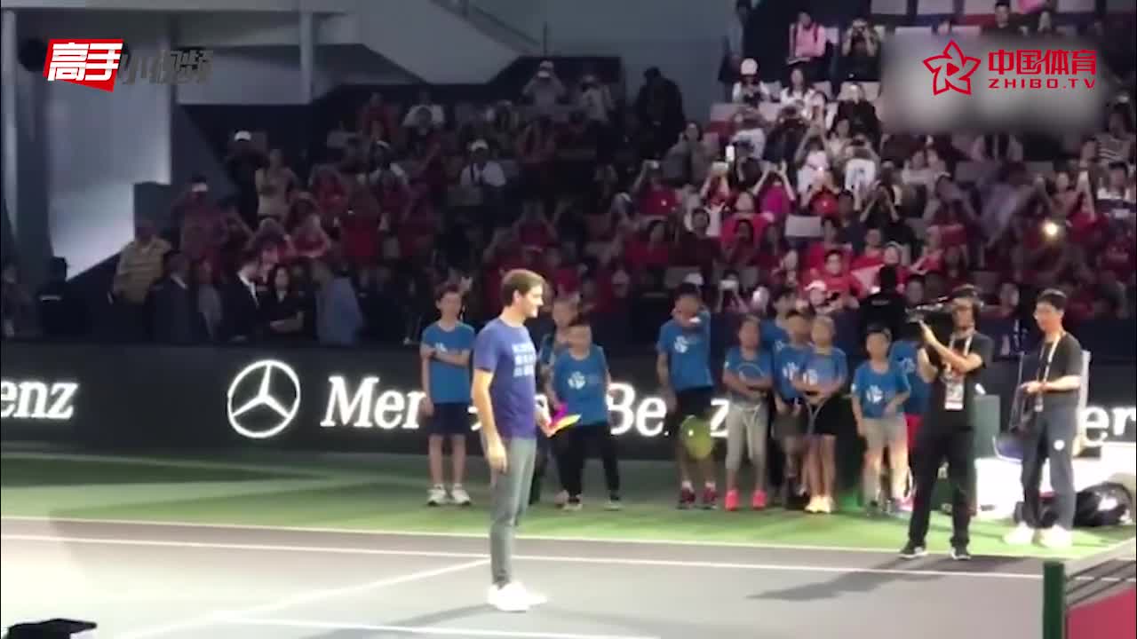 无所不能的费天王！来看看费德勒式踢毽子