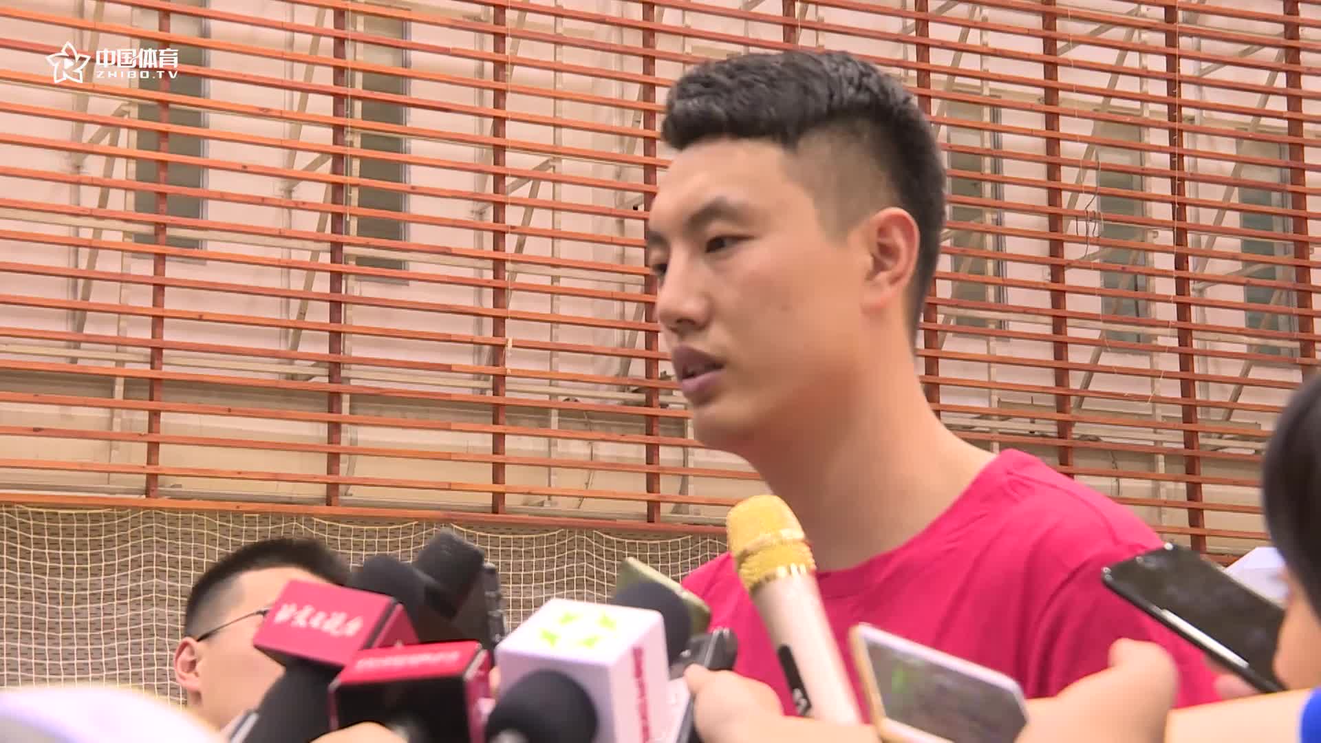 翟小川：伤势还在恢复 希望尽快康复为球队做贡献