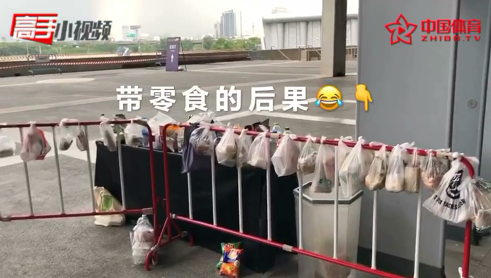 打雷了下雨了快收吃的！泰囧之安检不让带零食