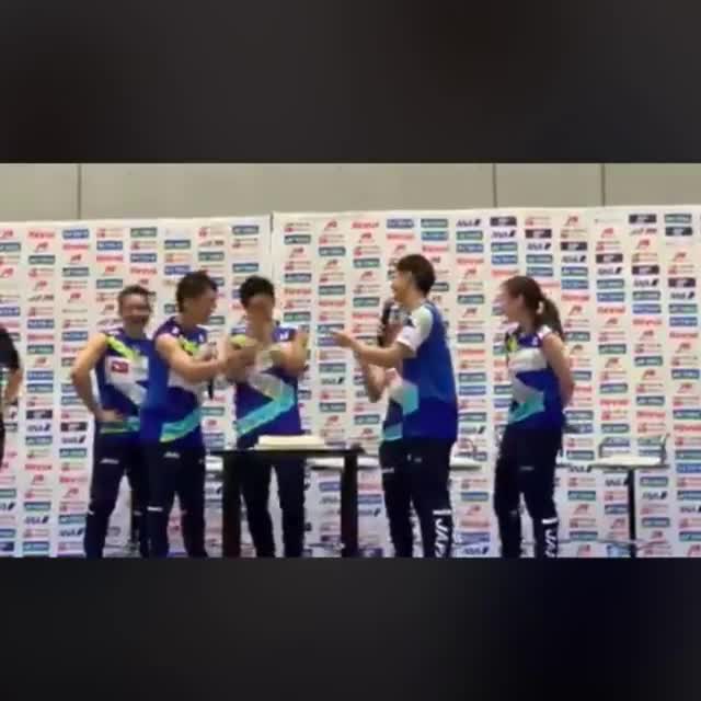 桃田贤斗活动现场被队友恶搞