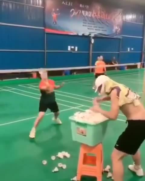 趣味羽毛球：三个女生的网前训练一个比一个搞笑