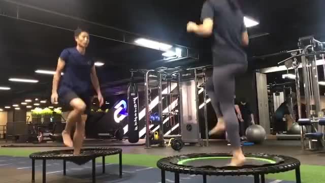 周天成平衡训练，看这个小腿肌肉