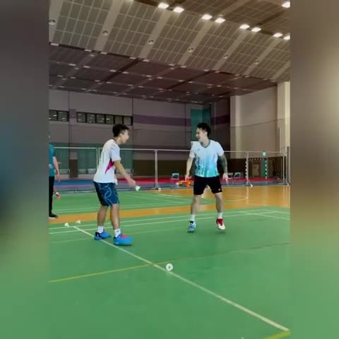 羽毛球反应训练 这笑声太魔性了