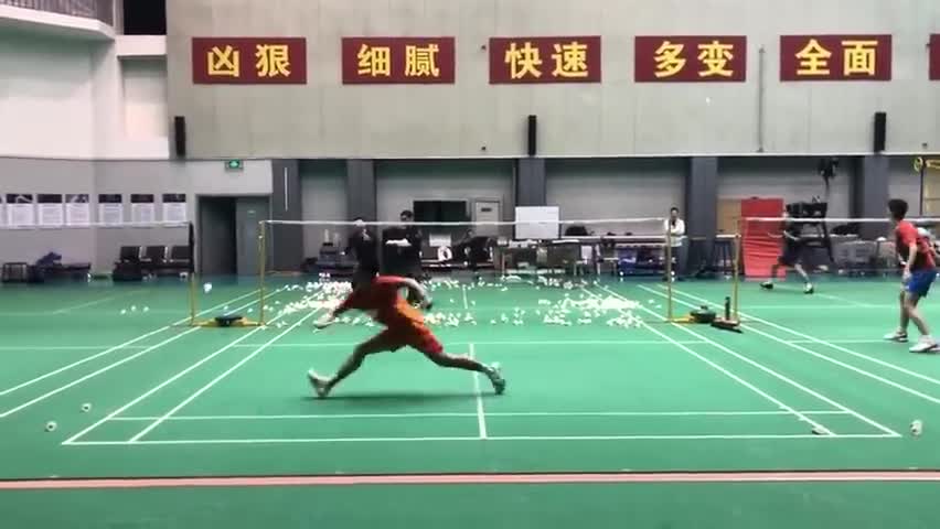 郑思维训练，墙上的标语亮了！