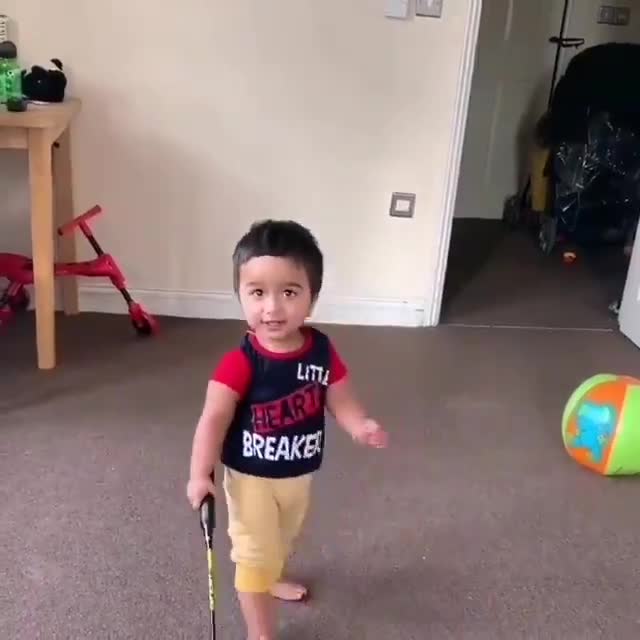 羽球要从娃娃抓起，你是从什么时候开始接触羽球的呢？（视频来自互联网）