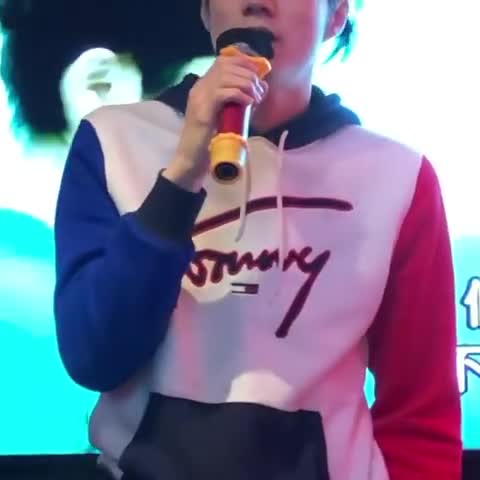 趣味羽毛球：欣赏一下王子维动人的歌声