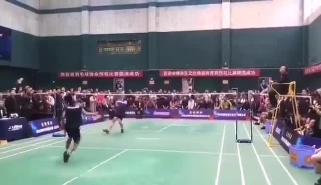 高手对决攻守兼备，观众欢呼声连成一片（视频来自互联网）