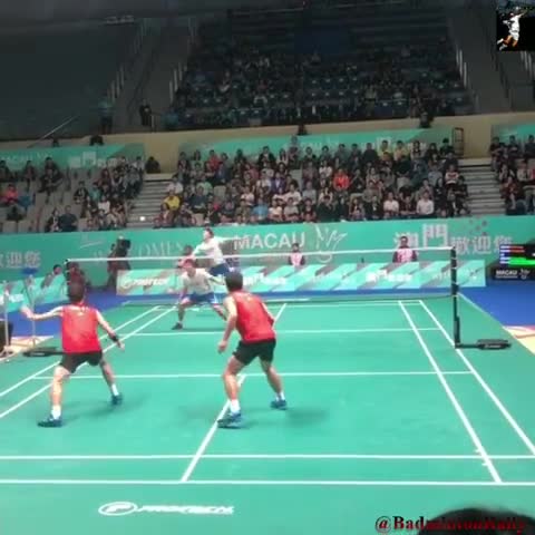 李龙大/金基正vs高成炫/申白喆，这一分如何？