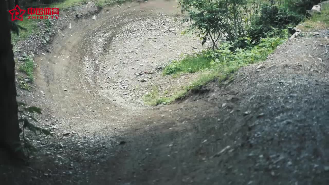 速降大神疯狂路线穿越山林野路，这跟拍绝了！