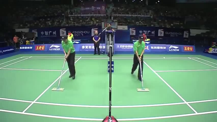 经典回顾：2013年世锦赛四分之一决赛谌龙vs林丹  中国队新老两位领军人物的交锋