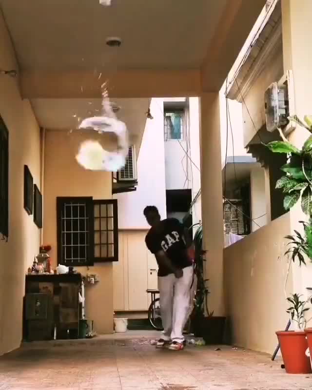 精准打击，羽毛球也是很有杀伤力的（视频来自互联网）