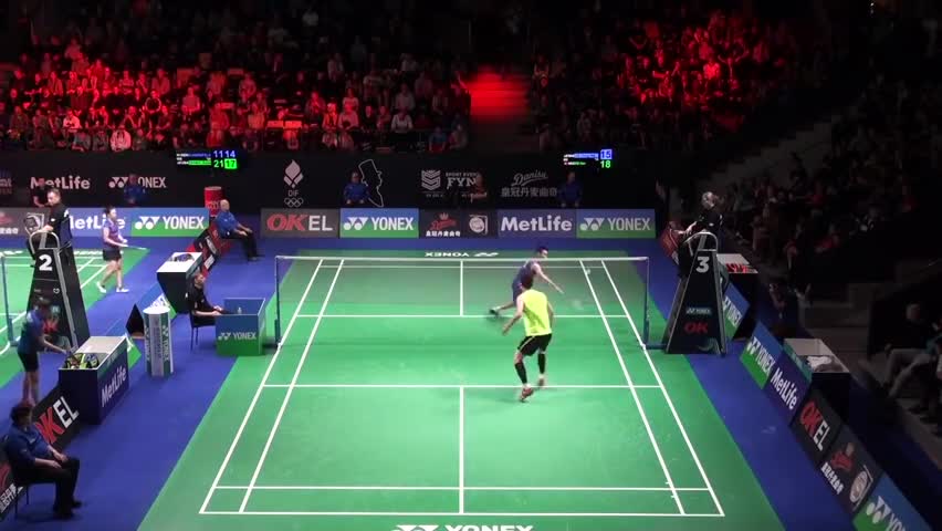 经典回顾：李宗伟vs魏楠，出神入化的两个人 步伐都太飘逸了