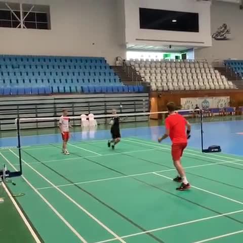 安赛龙表演回头望月 赶紧学起来