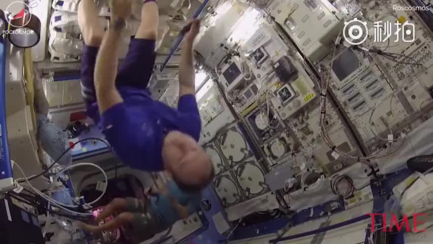 趣味羽球，在太空的失重状态打羽毛球是怎么样的？