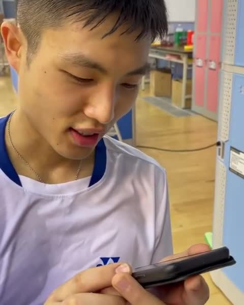周天成送来祝福  提前祝妈妈们母亲节快乐