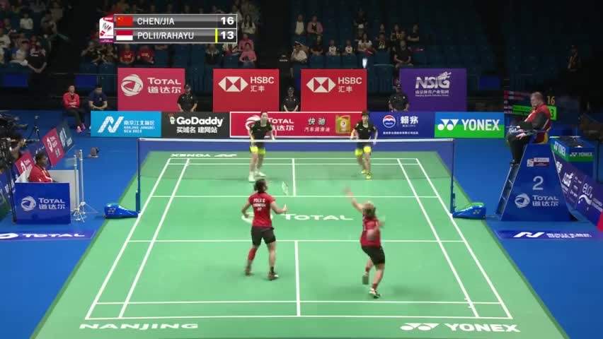 经典回顾：2018年羽毛球世锦赛女双：陈清晨/贾一凡VS波莉拉哈尤
