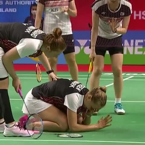 2021丰田泰国公开赛：金昭映误伤提格森的眼睛丹麦女双无奈退赛，生命诚可贵打球需谨慎