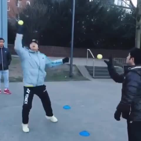 活学活用！网球也能用来训练羽毛球能力！
