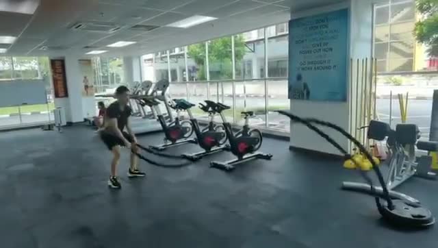 陈炳橓备战奥运 战绳训练核心力量