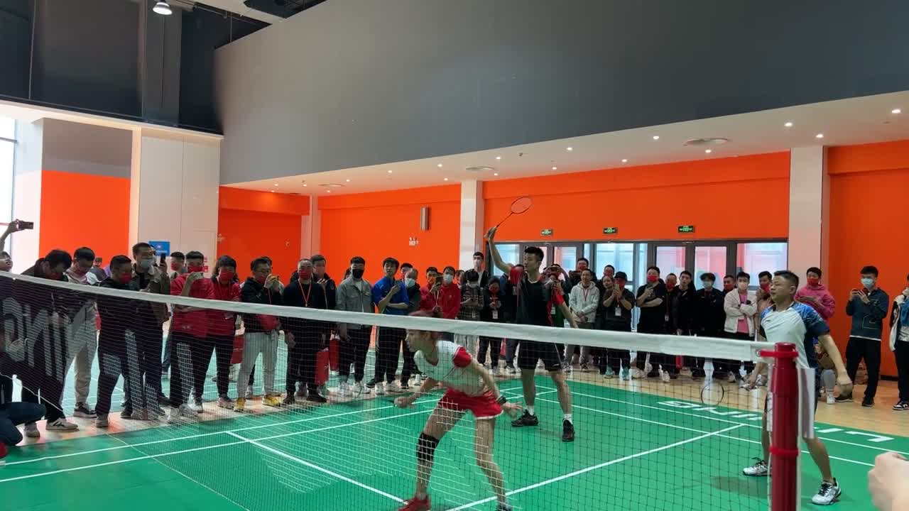 淡定自若 谌龙和李宁球友亮相3V3