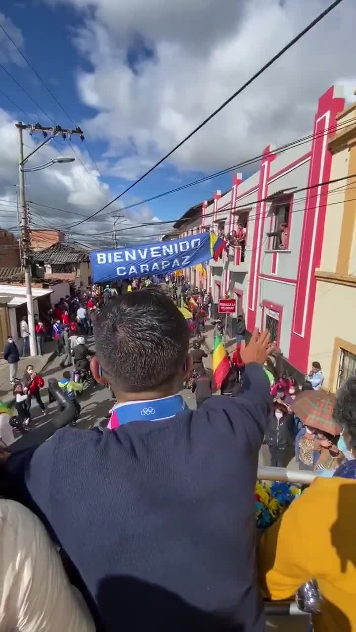 奥运冠军卡拉帕斯荣归故里！