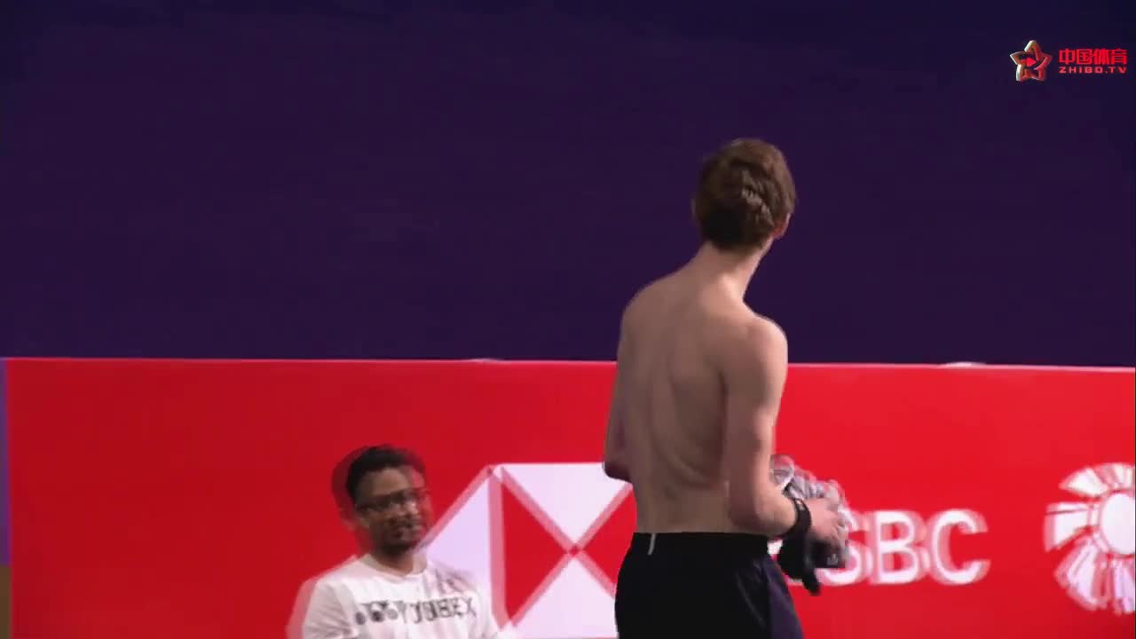 印度赛安赛龙获 男单冠军扔球衣球拍庆祝