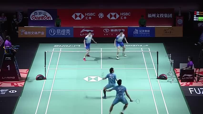 这回弹能力和防守强度，给卢敬尧/杨博涵竖起大拇指