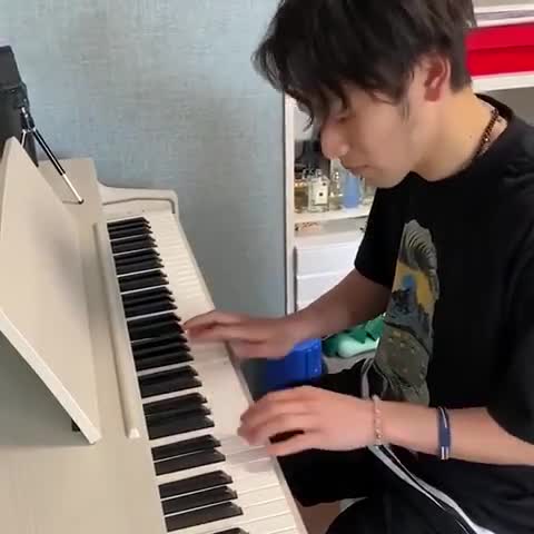 羽球运动员一个个深藏不露 嘉村健士为大家演奏一曲《致爱丽丝》