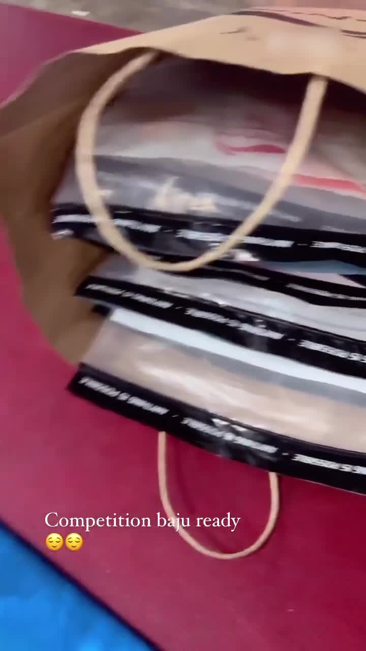 吴柳莹的新战服到位！不变的还是裙装