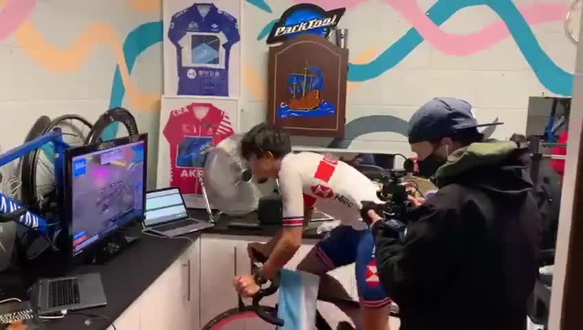 UCI电竞世锦赛车手实况