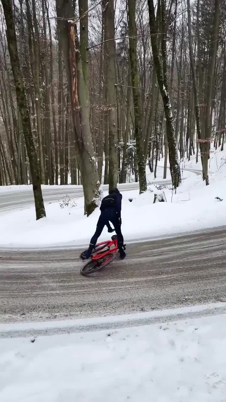 雪地漂移？练习这个应该很费车吧