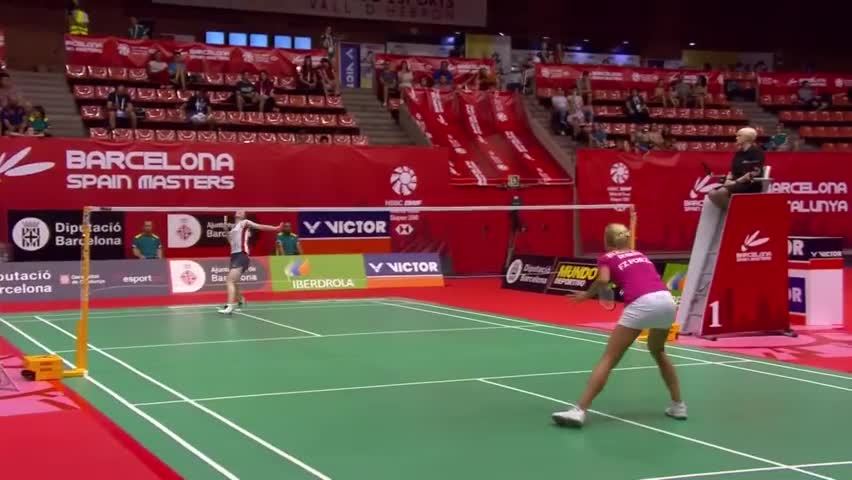 2018西班牙羽毛球大师赛女单决赛三谷美菜津vs布里西费尔特 丹麦妹子回球正中对方怀中