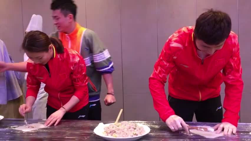 羽坛厨神大赛 思维稳定输出小石头憨厚可爱