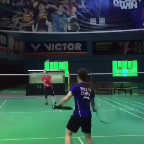 见过这么大的拍子吗？（视频来自互联网）