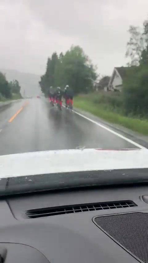 华兴车队抵达挪威 冒雨进行赛前热身