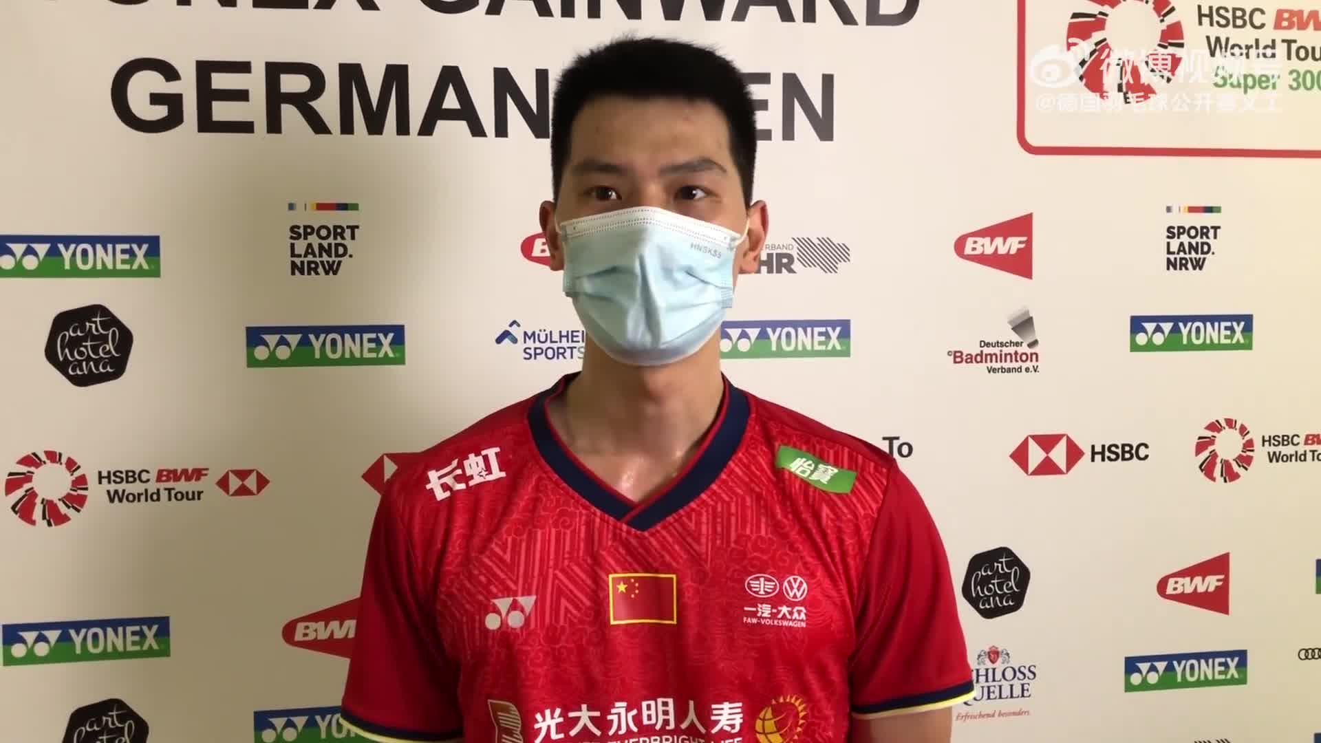 赵俊鹏赛后采访：四年前在同一个球馆输给他让我更严谨（来源：德国羽毛球公开赛义工）