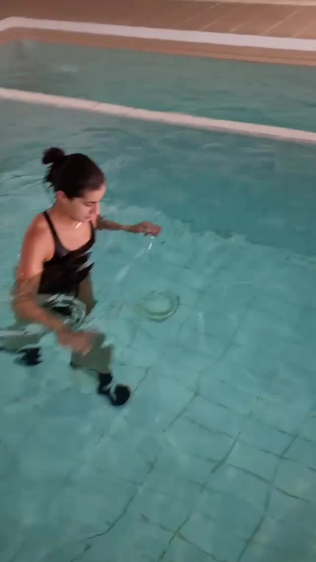 马林恢复训练：水下训练进行时