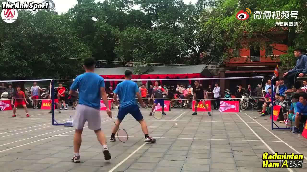 越南人民的室外羽毛球 有风也毫不影响高水平