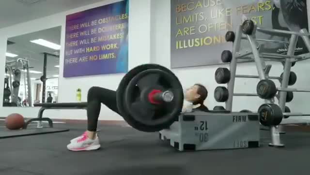 吴柳莹臀推110kg 这腰腹力量也太强了