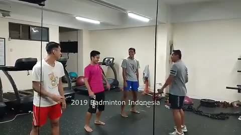 印尼一哥金廷和大帅哥乔纳坦场下放松搞笑不断