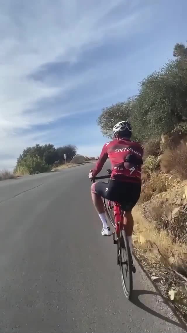 训练时的轻松一刻 wheelie还能单腿骑