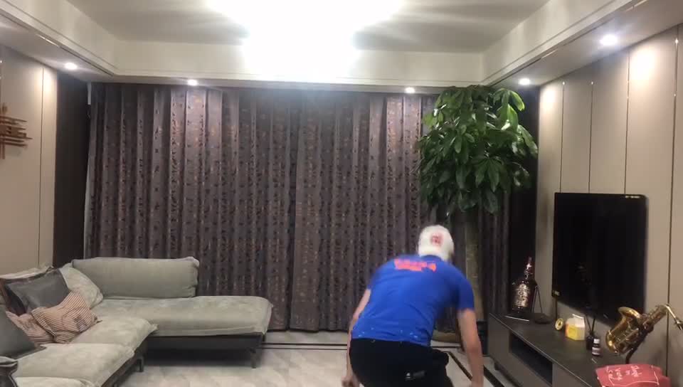 挺别致啊！大虎教你如何后背接球