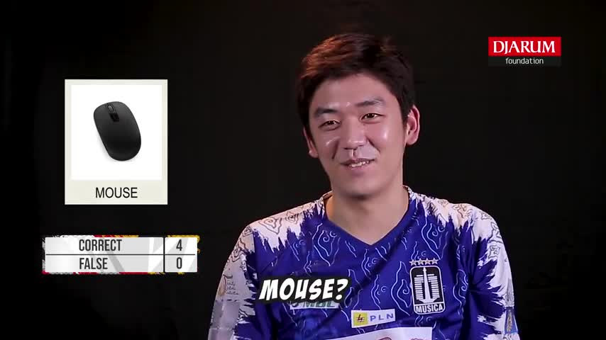 李龙大集颜值与球技于一身但他也有弱点？？？