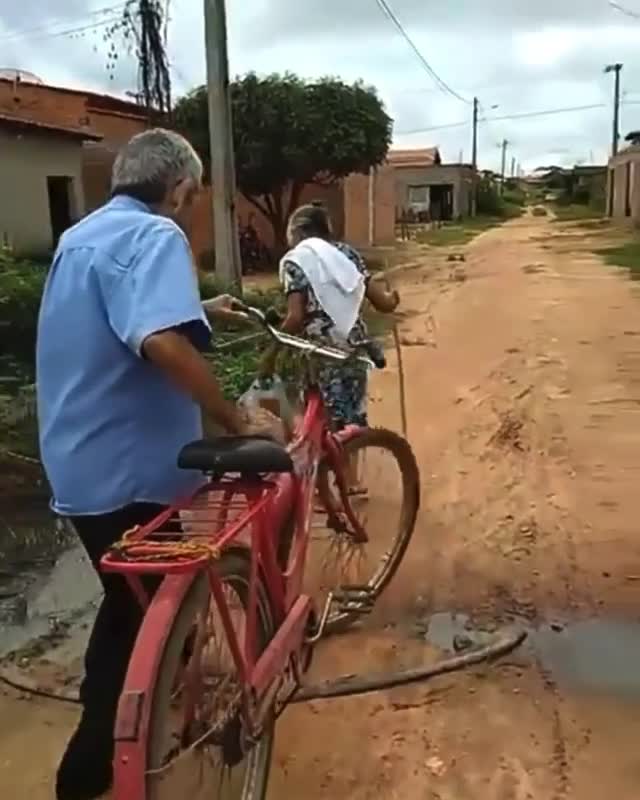 祝每个男生的后座都有一个挡泥板呀~